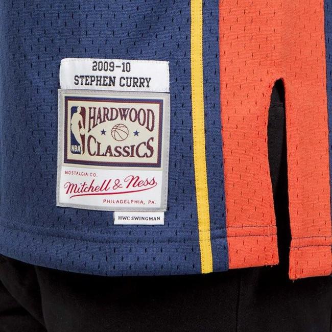Mitchell & Ness Men's Golden State Warriors Stephen Curry #30 Swingman Jersey, Small, White