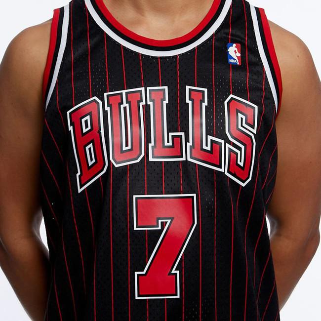  Toni Kukoc Chicago Bulls Mitchell and Ness Men's Black  Throwback Jesey Large : Sports & Outdoors